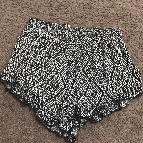 Fabric shorts - Picture 2 of 5